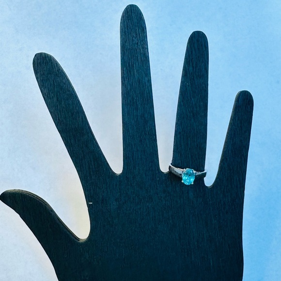 Sterling Silver and Blue Topaz Ring Size 6 - Picture 2 of 6